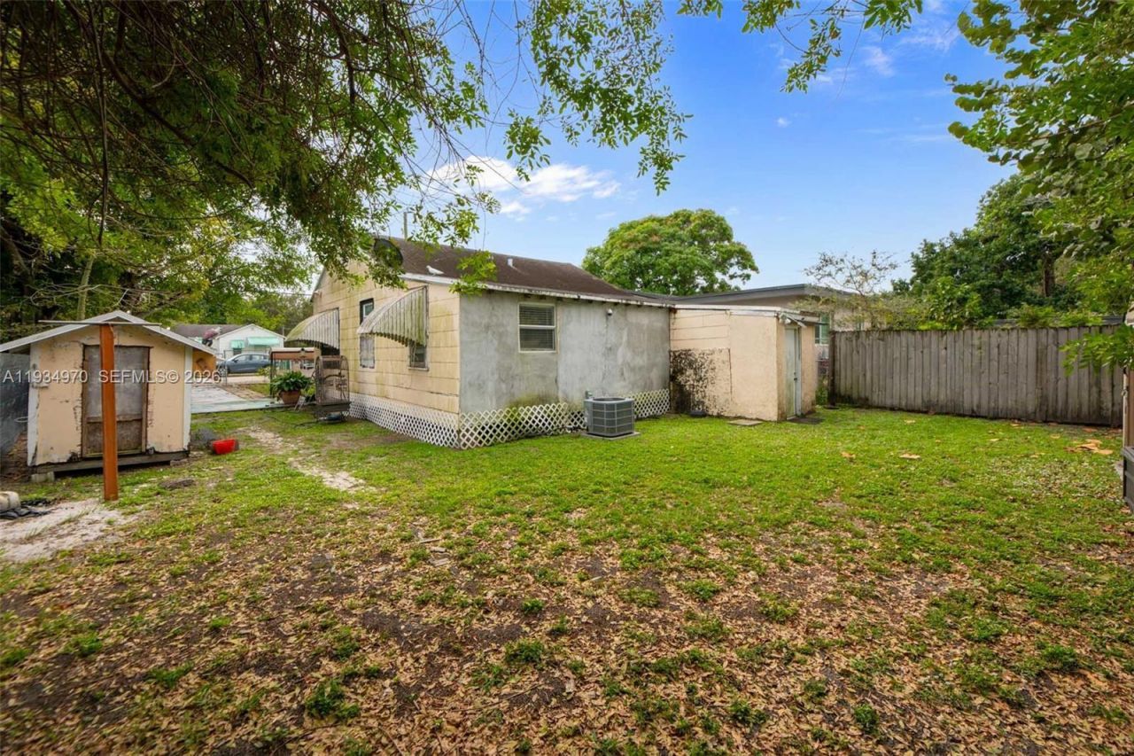 1911 NW 52nd St , Miami, FL 33142 Photo