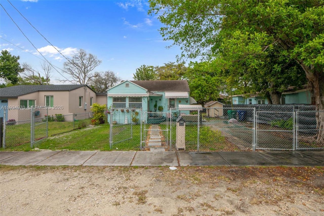 1911 NW 52nd St , Miami, FL 33142 Photo