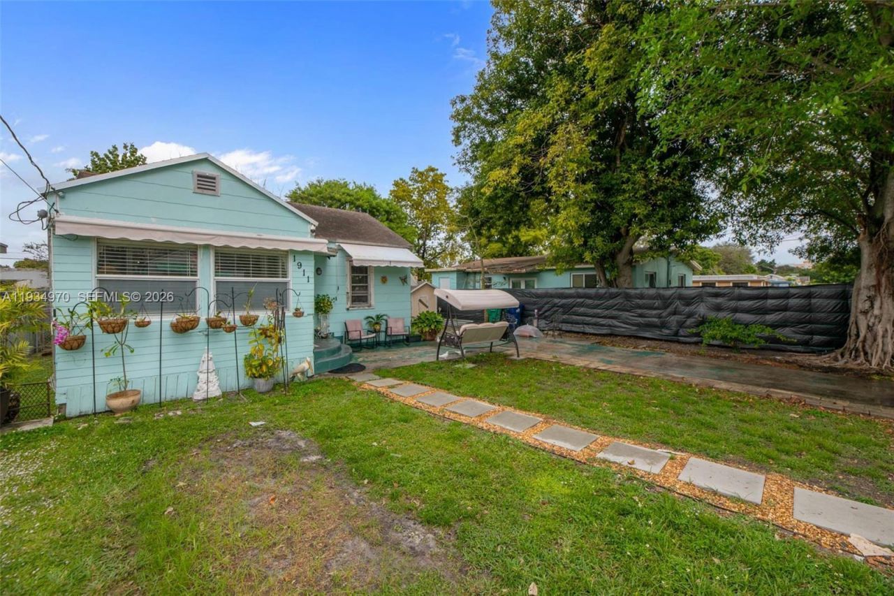 1911 NW 52nd St , Miami, FL 33142 Photo