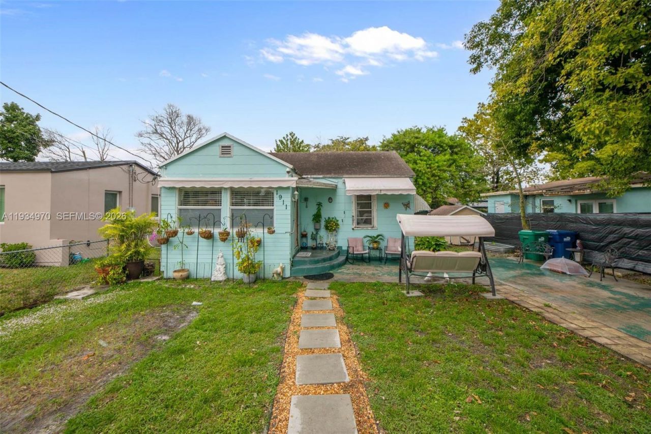 1911 NW 52nd St , Miami, FL 33142 Photo