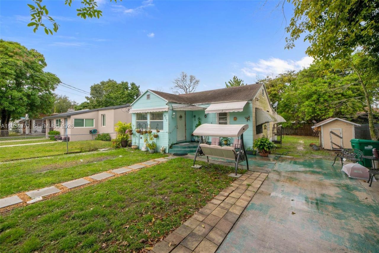 1911 NW 52nd St , Miami, FL 33142 Photo