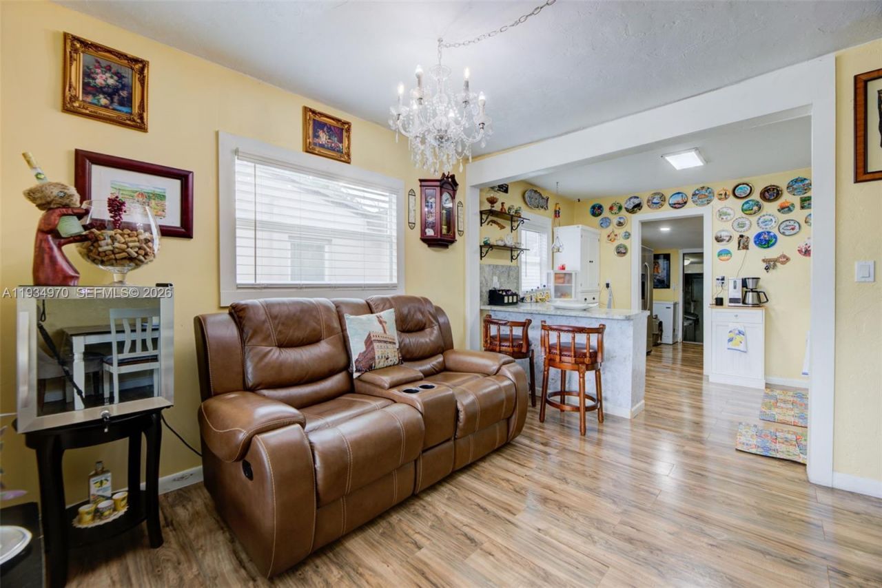 1911 NW 52nd St , Miami, FL 33142 Photo