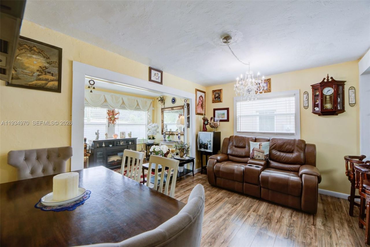 1911 NW 52nd St , Miami, FL 33142 Photo