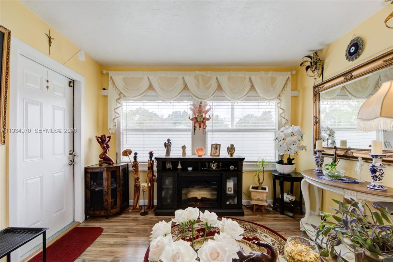 1911 NW 52nd St , Miami, FL 33142 Photo