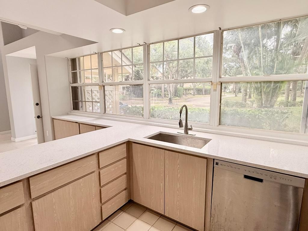 8111 Northboro Court, Unit 11b, Lake Clarke Shores, FL 33406 Photo