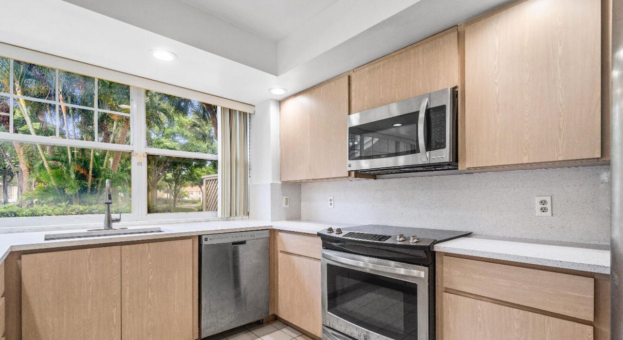 8111 Northboro Court, Unit 11b, Lake Clarke Shores, FL 33406 Photo