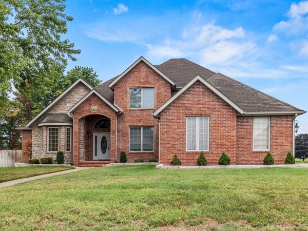 703 W Laverne Drive, Nixa, MO 65714