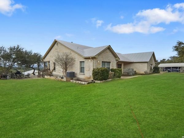 1748 Fm 3424, Canyon Lake, TX 78133