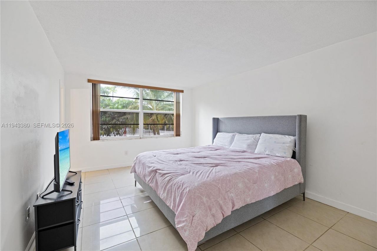 1501 NE 191st St, Unit C216, Miami, FL 33179 Photo