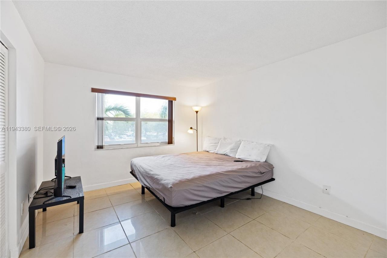 1501 NE 191st St, Unit C216, Miami, FL 33179 Photo