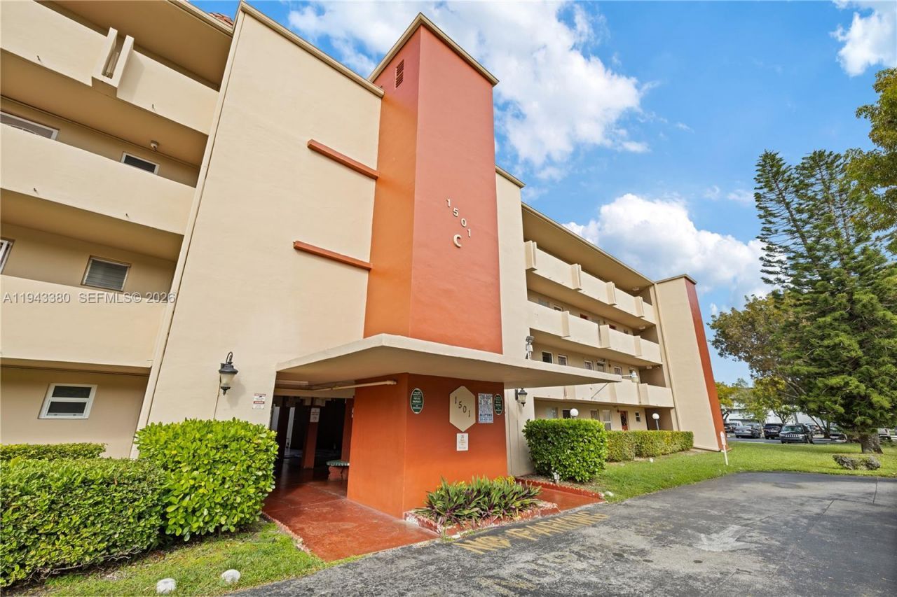 1501 NE 191st St, Unit C216, Miami, FL 33179 Photo