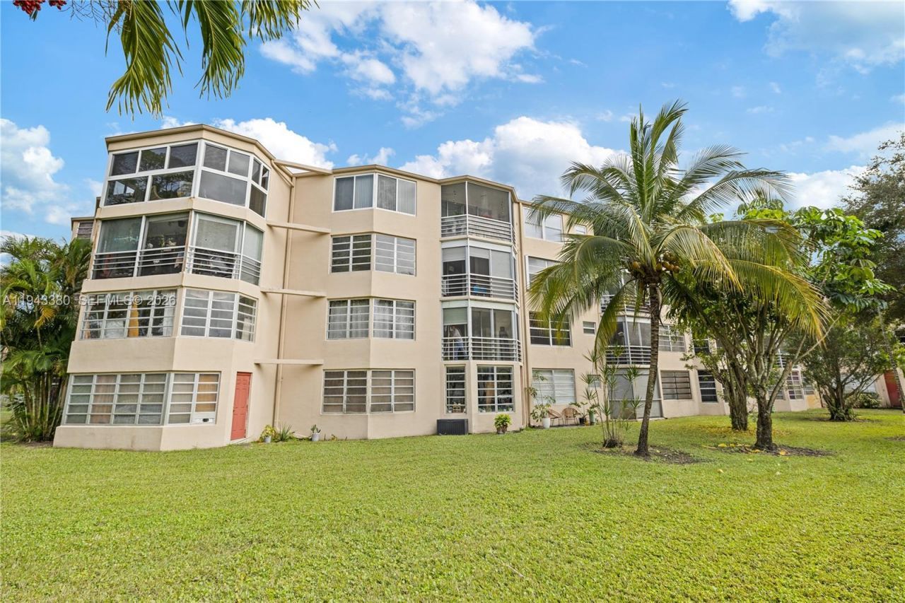 1501 NE 191st St, Unit C216, Miami, FL 33179 Photo