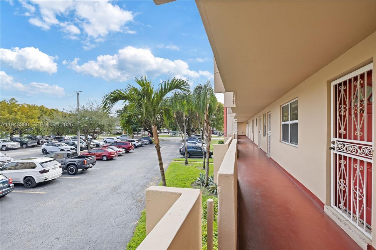 1501 NE 191st St, Unit C216, Miami, FL 33179 Photo