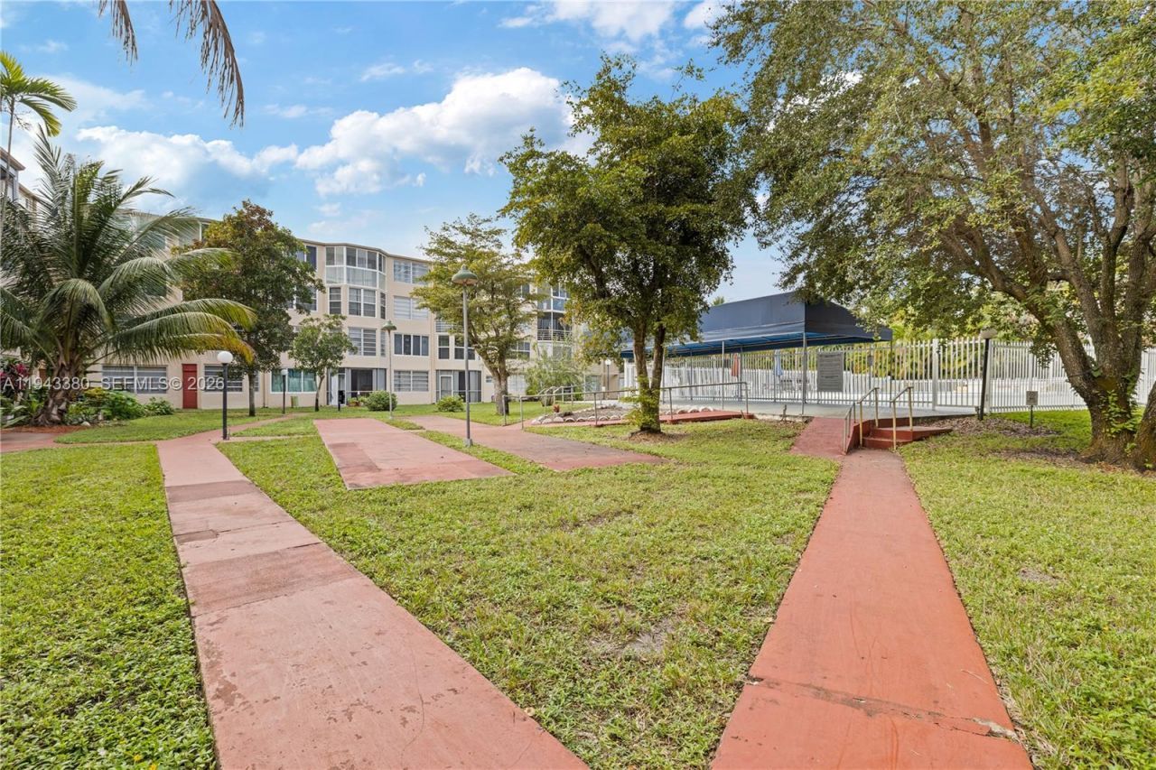 1501 NE 191st St, Unit C216, Miami, FL 33179 Photo