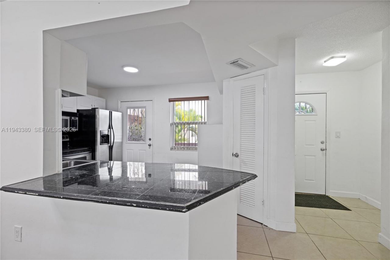 1501 NE 191st St, Unit C216, Miami, FL 33179 Photo