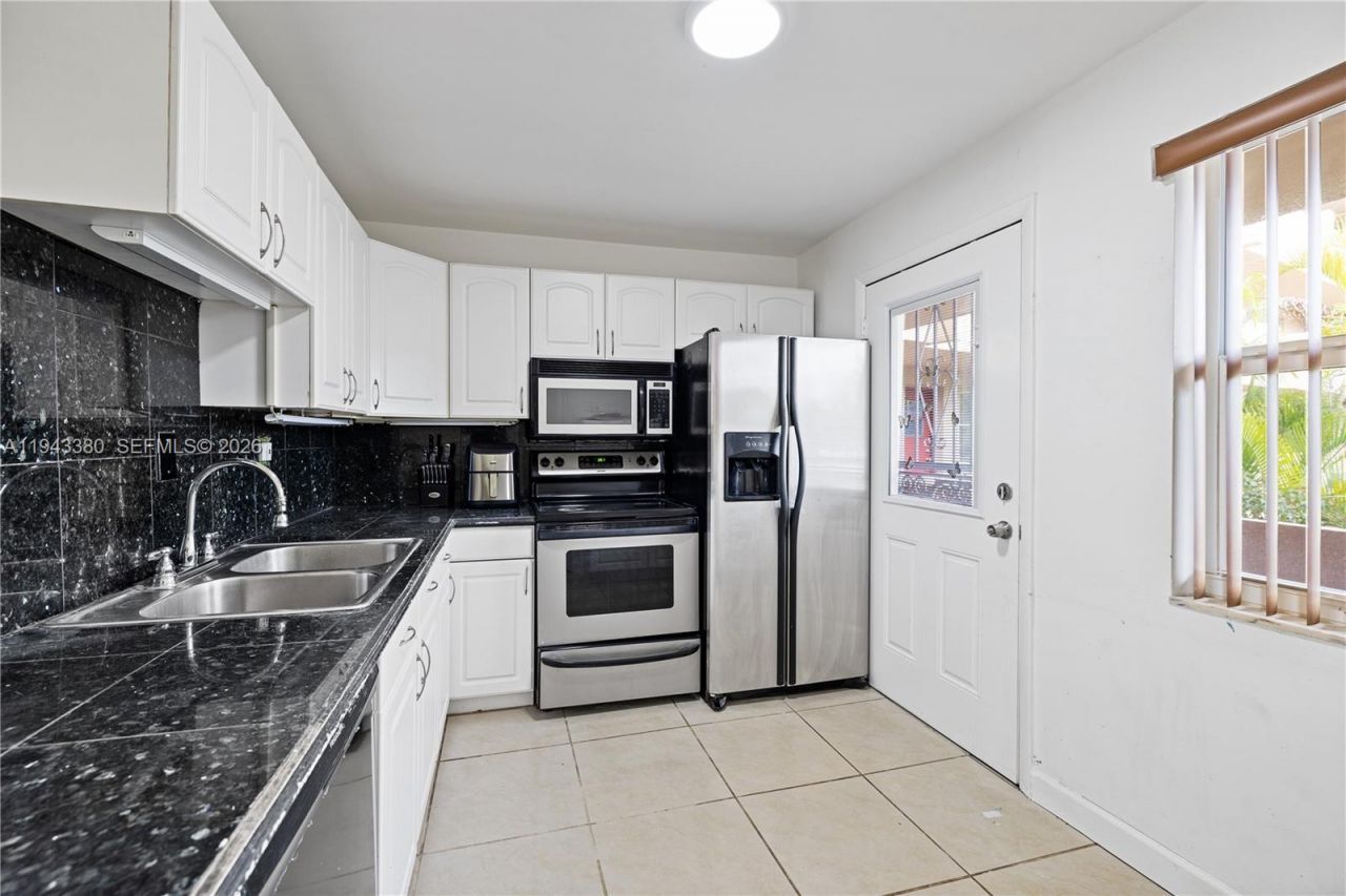 1501 NE 191st St, Unit C216, Miami, FL 33179 Photo