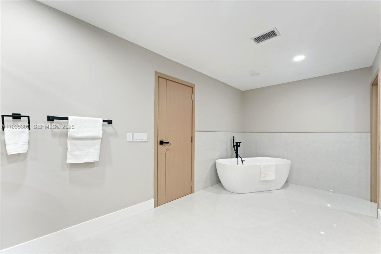 16733 Golfview Dr, Weston, FL 33326 Photo