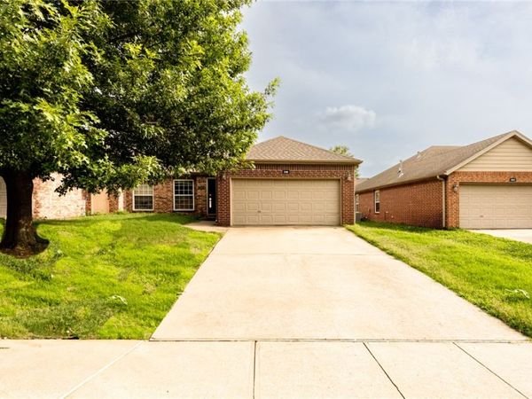 286-288 Copper Oaks Drive, Centerton, AR 72719