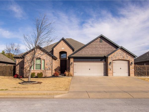 6101 Woodbine Drive, Rogers, AR 72758