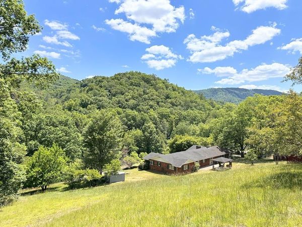 20 Canterbury School Road, HINTON, WV 25951