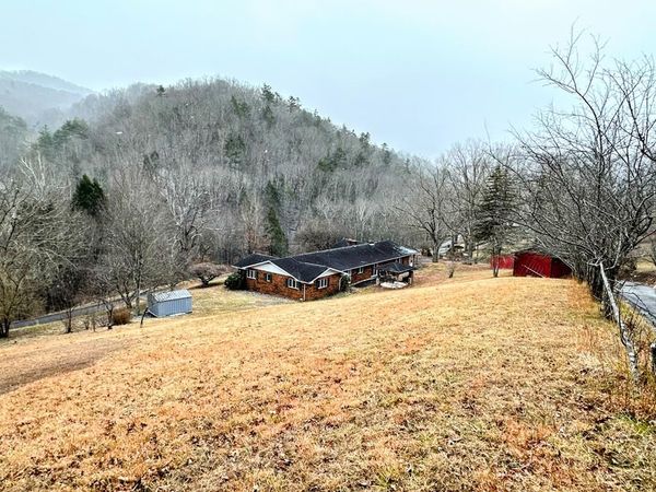 20 Canterbury School Road, HINTON, WV 25951