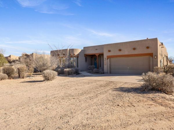 724 4th Street NE, Rio Rancho, NM 87124