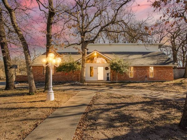 2806 N Wilburn Avenue, Bethany, OK 73008