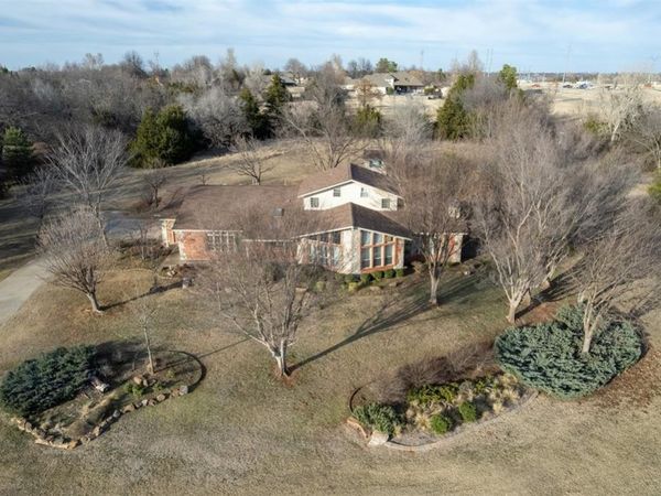 2909 N Santa Fe Avenue, Edmond, OK 73003