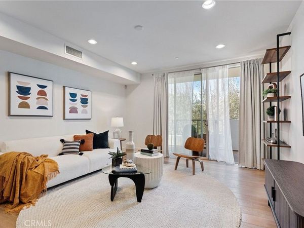 118 N Kings Rd, Unit 201, Los Angeles, CA 90048