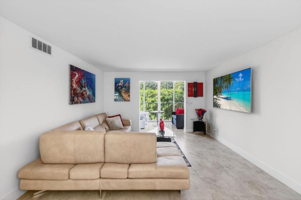 2515 NE 2nd Court, Unit 201, Boynton Beach, FL 33435 Photo