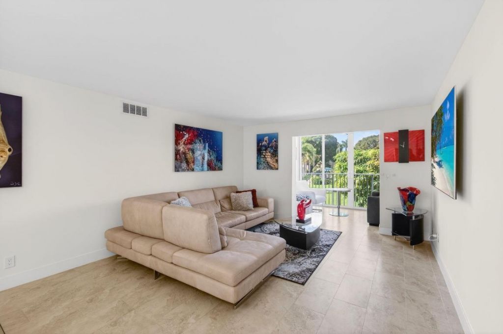 2515 NE 2nd Court, Unit 201, Boynton Beach, FL 33435 Photo