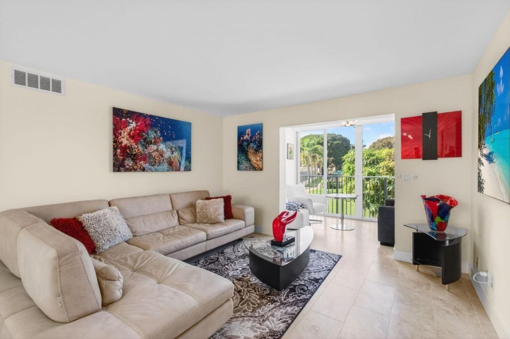 2515 NE 2nd Court, Unit 201, Boynton Beach, FL 33435 Photo