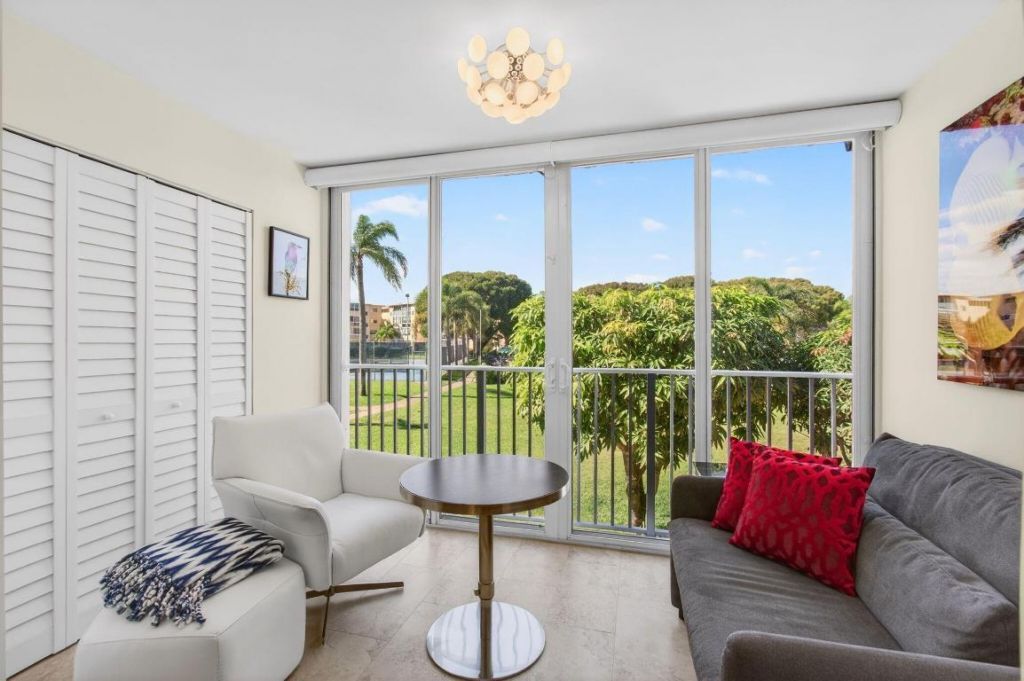 2515 NE 2nd Court, Unit 201, Boynton Beach, FL 33435 Photo