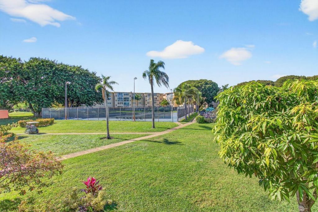 2515 NE 2nd Court, Unit 201, Boynton Beach, FL 33435 Photo