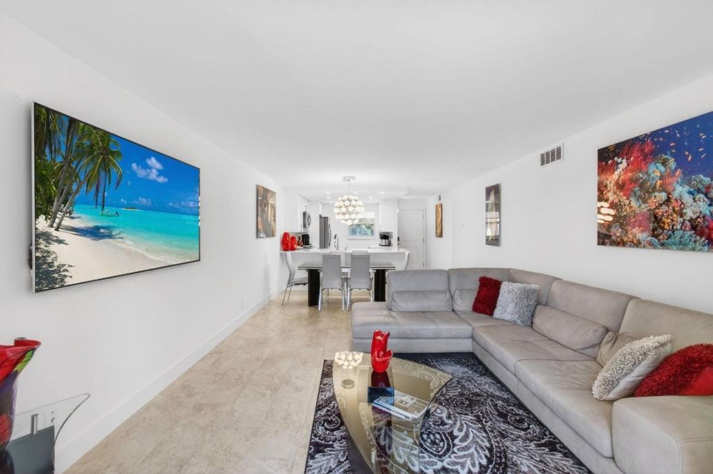 2515 NE 2nd Court, Unit 201, Boynton Beach, FL 33435 Photo