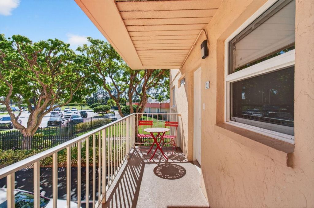 2515 NE 2nd Court, Unit 201, Boynton Beach, FL 33435 Photo