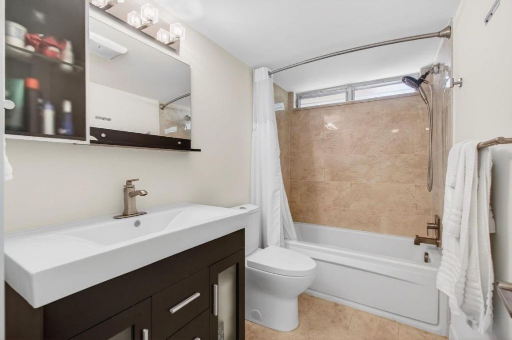 2515 NE 2nd Court, Unit 201, Boynton Beach, FL 33435 Photo