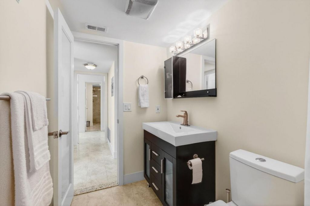 2515 NE 2nd Court, Unit 201, Boynton Beach, FL 33435 Photo