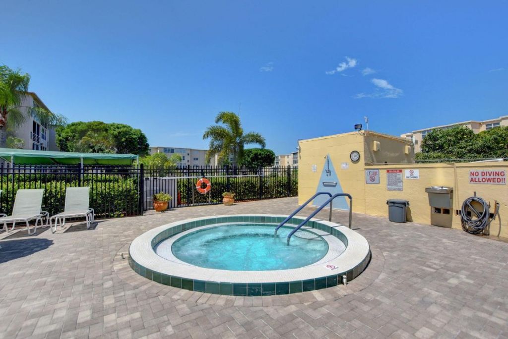 2515 NE 2nd Court, Unit 201, Boynton Beach, FL 33435 Photo