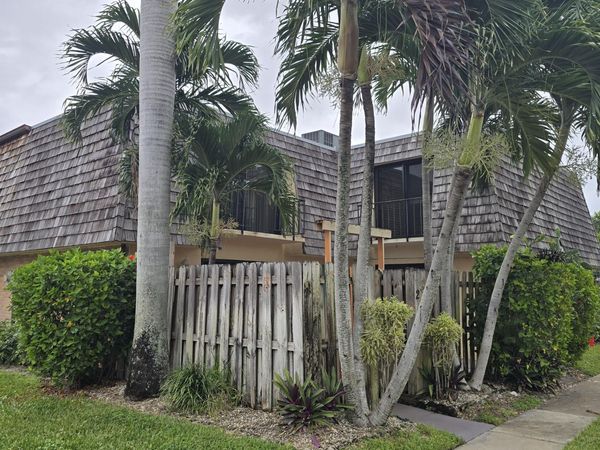 257 Lake Arbor Drive, Palm Springs, FL 33461