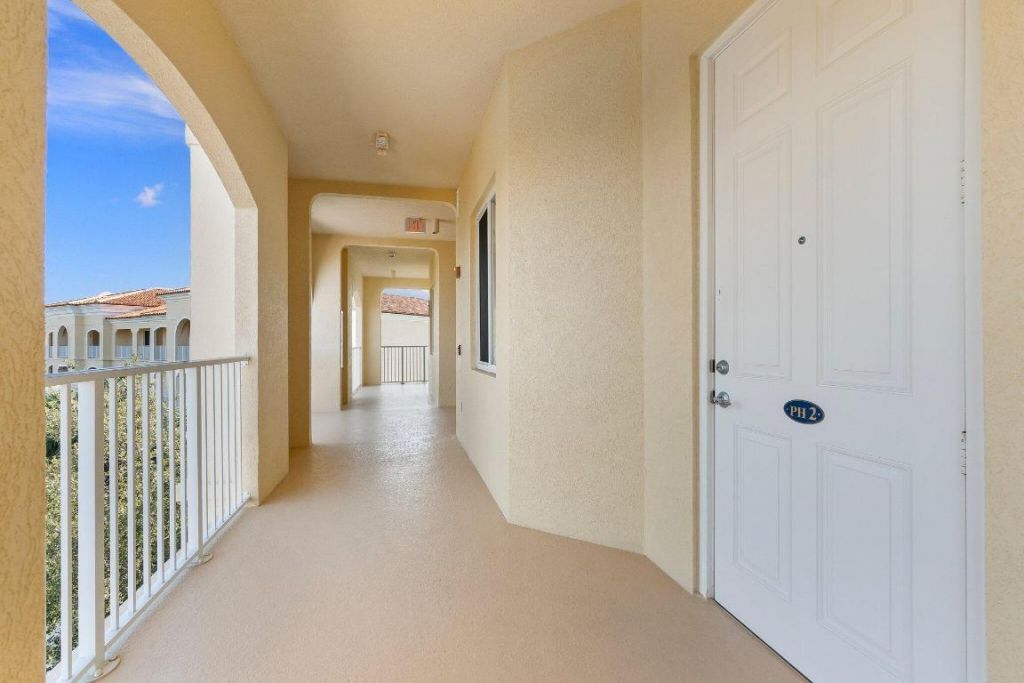 22 Harbour Isle Drive W, Unit Ph02, Hutchinson Island, FL 34949 Photo