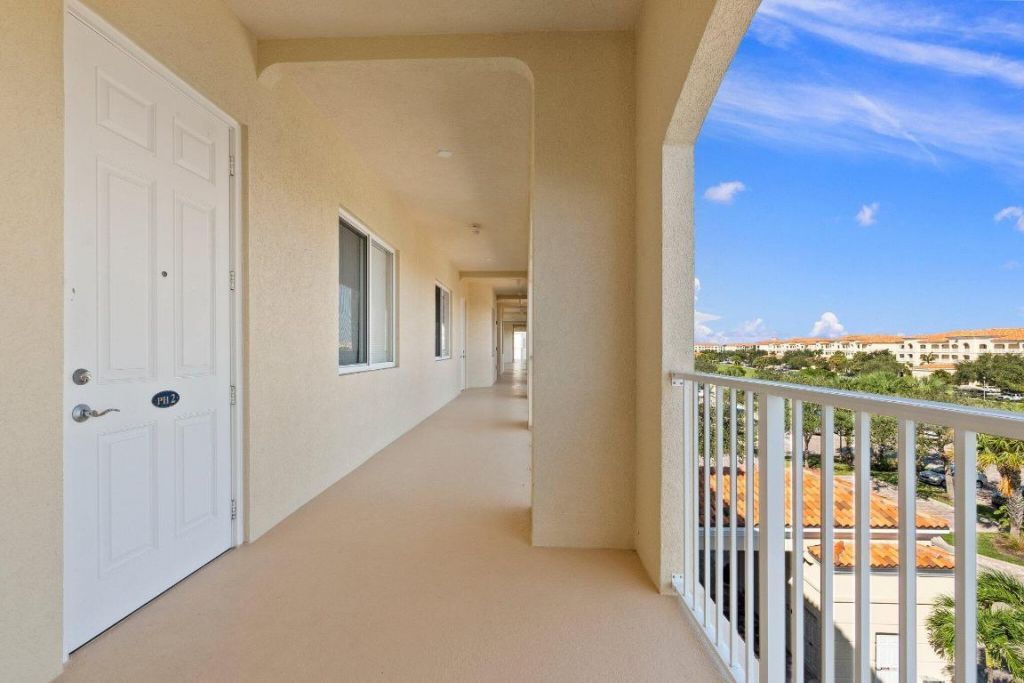 22 Harbour Isle Drive W, Unit Ph02, Hutchinson Island, FL 34949 Photo