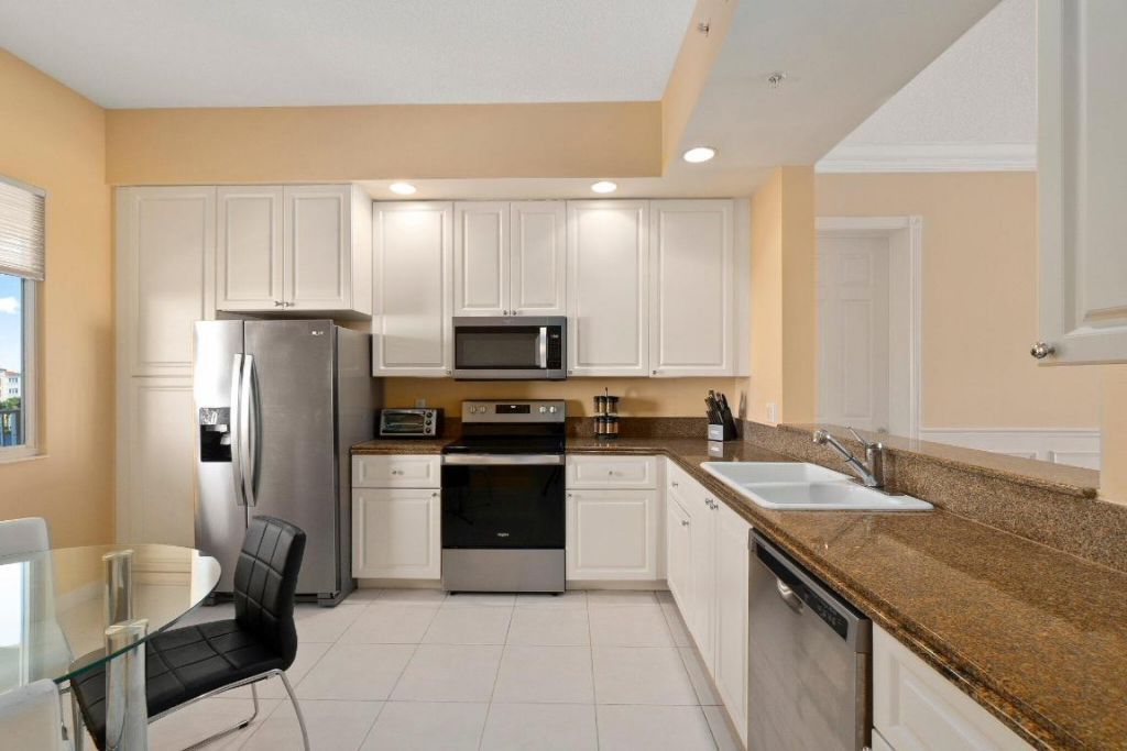 22 Harbour Isle Drive W, Unit Ph02, Hutchinson Island, FL 34949 Photo