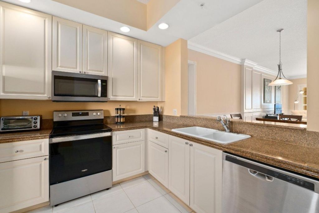 22 Harbour Isle Drive W, Unit Ph02, Hutchinson Island, FL 34949 Photo