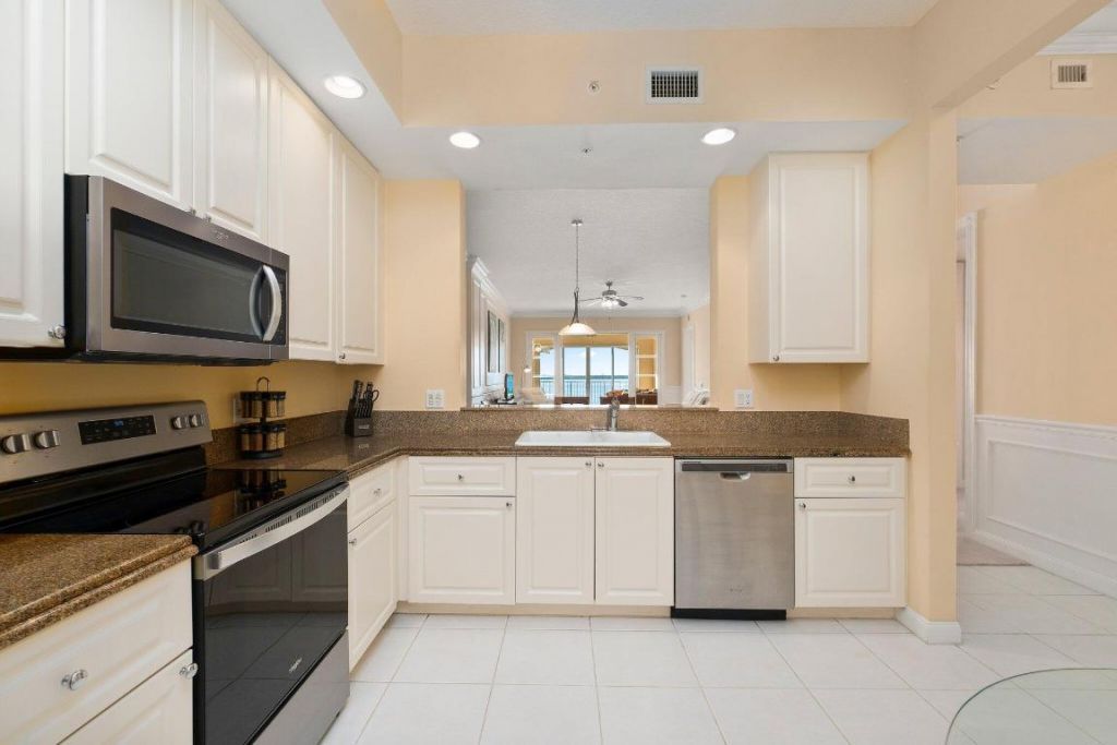 22 Harbour Isle Drive W, Unit Ph02, Hutchinson Island, FL 34949 Photo