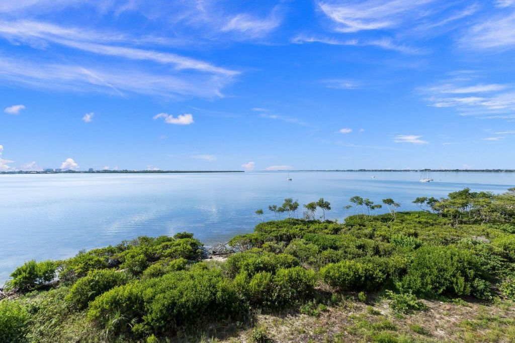 22 Harbour Isle Drive W, Unit Ph02, Hutchinson Island, FL 34949 Photo