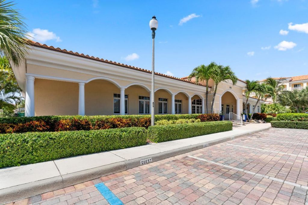 22 Harbour Isle Drive W, Unit Ph02, Hutchinson Island, FL 34949 Photo