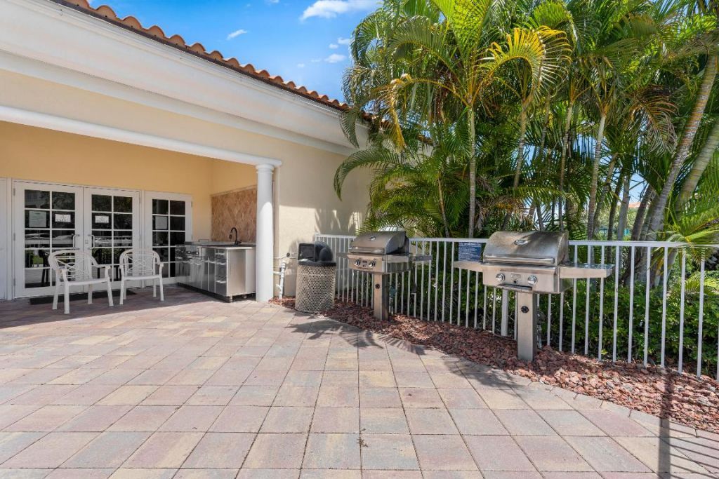 22 Harbour Isle Drive W, Unit Ph02, Hutchinson Island, FL 34949 Photo