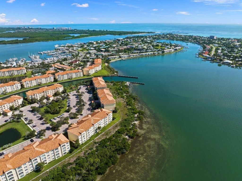 22 Harbour Isle Drive W, Unit Ph02, Hutchinson Island, FL 34949 Photo
