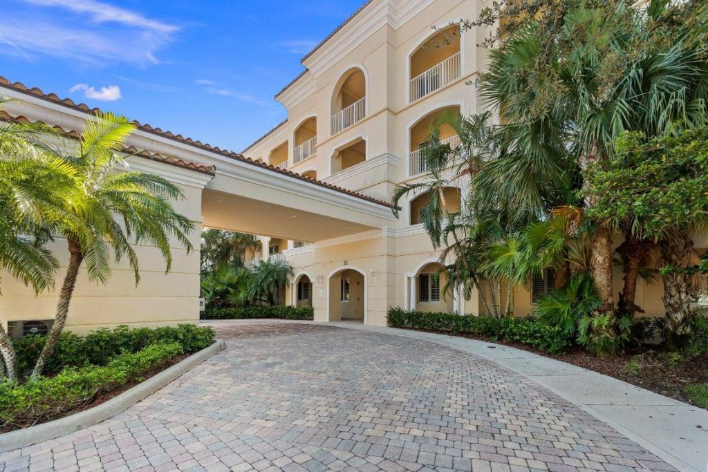 22 Harbour Isle Drive W, Unit Ph02, Hutchinson Island, FL 34949 Photo